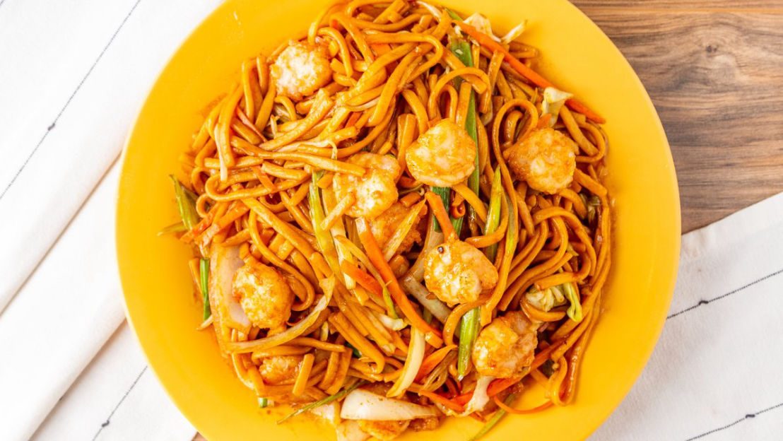 House lo mein noodles